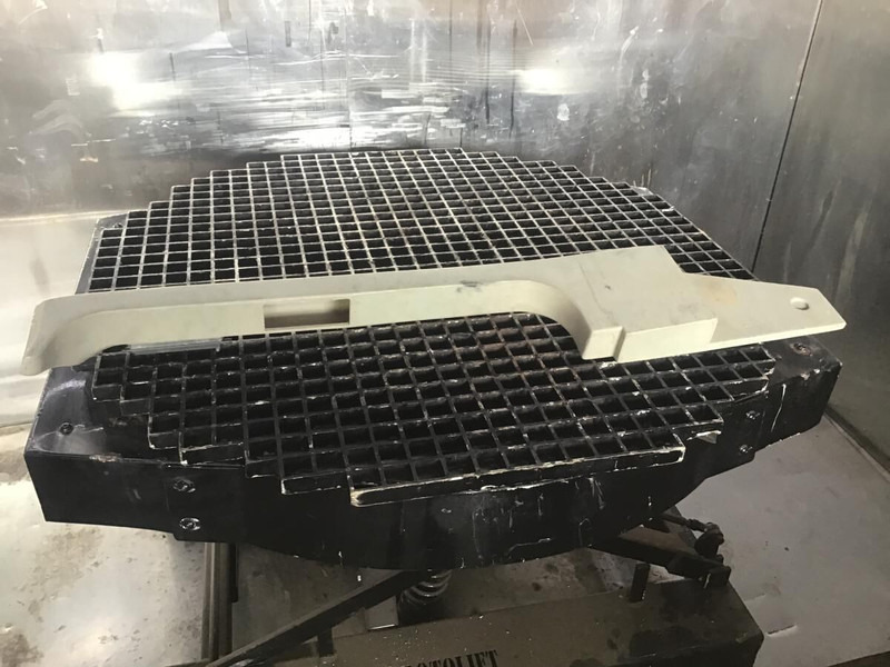 Liebherr R914STD / R914HDSL / R914B / R914 EW / R904 / R924 B / R934 / R934B / R954B / R964B / R974B / R974 - Впускная труба: фото 2 Liebherr R914STD / R914HDSL / R914B / R914 EW / R904 / R924 B / R934 / R934B / R954B / R964B / R974B / R974 - Впускная труба: фото 2