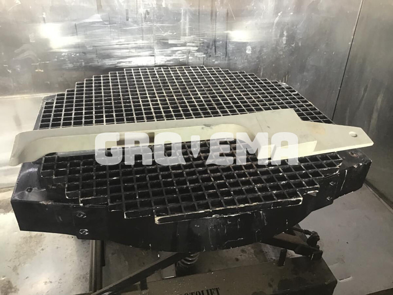 Liebherr R914STD / R914HDSL / R914B / R914 EW / R904 / R924 B / R934 / R934B / R954B / R964B / R974B / R974 - Впускная труба: фото 3 Liebherr R914STD / R914HDSL / R914B / R914 EW / R904 / R924 B / R934 / R934B / R954B / R964B / R974B / R974 - Впускная труба: фото 3