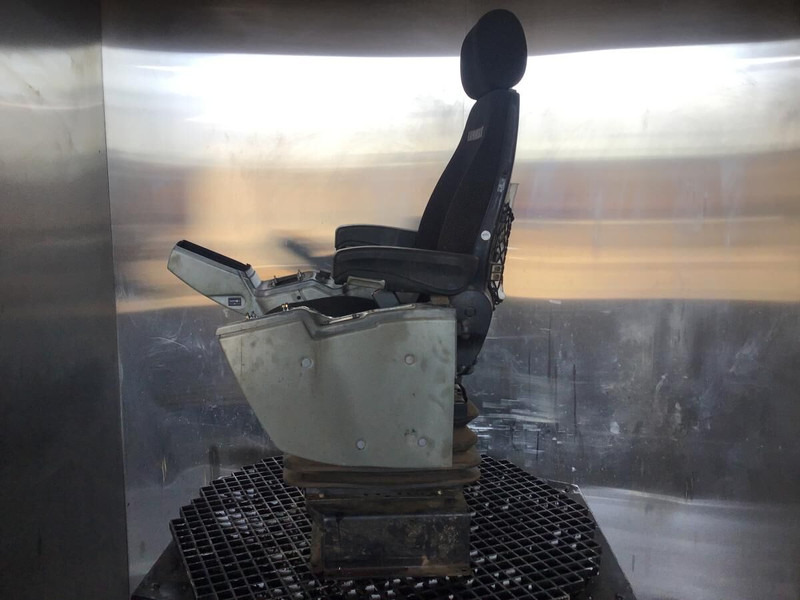 Liebherr R926 COMP / R946 LC / R946 LC-V - Сиденье: фото 3 Liebherr R926 COMP / R946 LC / R946 LC-V - Сиденье: фото 3