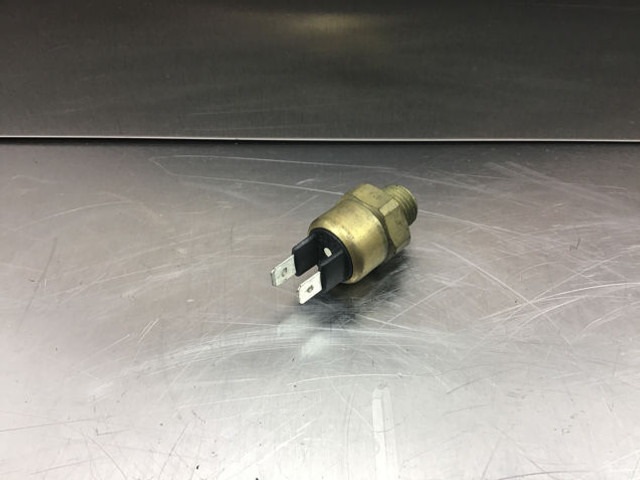 Liebherr Thermal Switch - Двигатель и запчасти: фото 3 Liebherr Thermal Switch - Двигатель и запчасти: фото 3