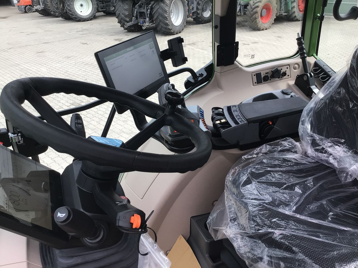 Fendt 211 Vario (FendtONE) - Трактор: фото 5 Fendt 211 Vario (FendtONE) - Трактор: фото 5