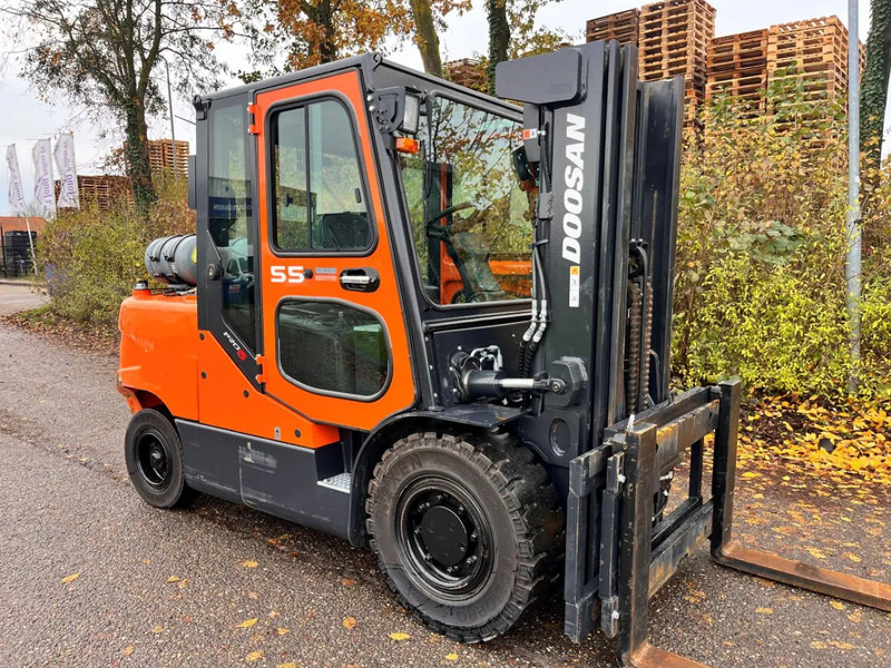 Doosan G55C-5   1593 HOURS - Газовый погрузчик: фото 5 Doosan G55C-5   1593 HOURS - Газовый погрузчик: фото 5