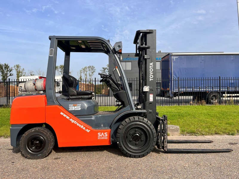 Toyota 02- 8FGJF35 - Газовый погрузчик: фото 1 Toyota 02- 8FGJF35 - Газовый погрузчик: фото 1