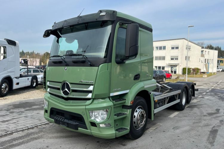 Mercedes-Benz Actros 2543 6x2 - Грузовик-шасси: фото 1 Mercedes-Benz Actros 2543 6x2 - Грузовик-шасси: фото 1