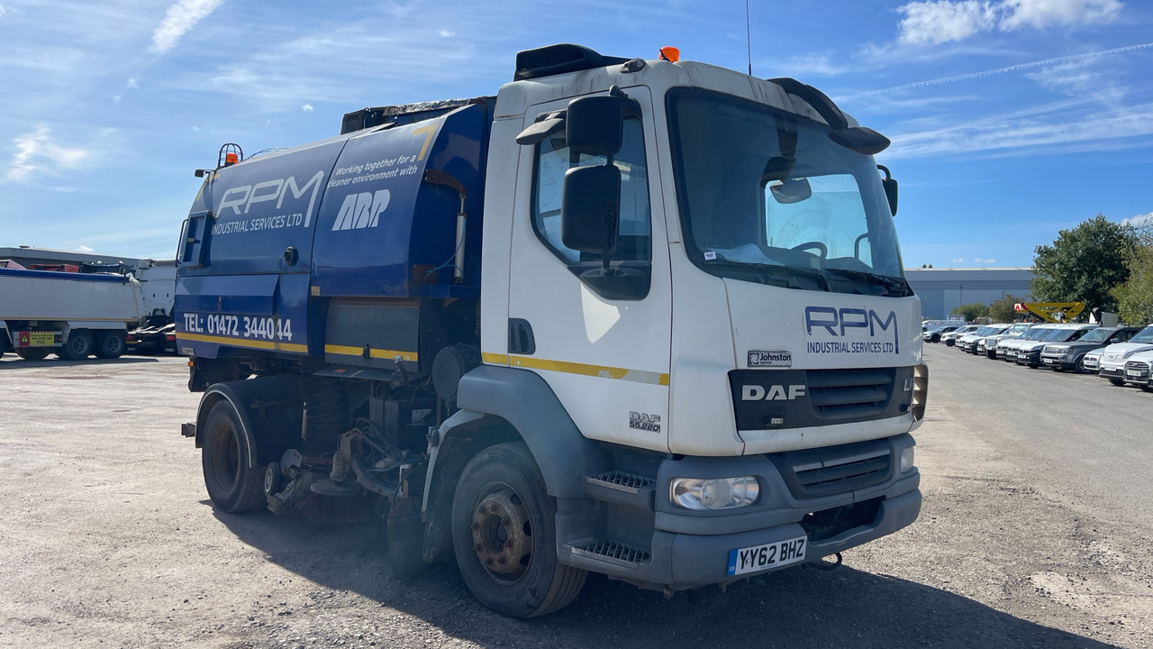 DAF LF 55.220 - Подметально-уборочная машина: фото 1 DAF LF 55.220 - Подметально-уборочная машина: фото 1