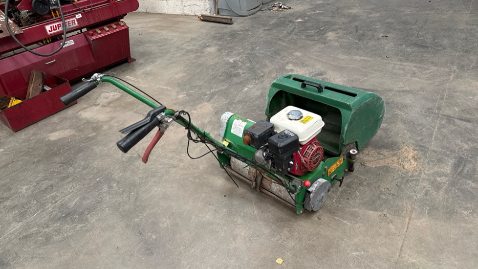 DENNIS FT20 PEDESTRIAN CYLINDER MOWER NO UNIT, GRASS BOX - Газонокосилка: фото 4 DENNIS FT20 PEDESTRIAN CYLINDER MOWER NO UNIT, GRASS BOX - Газонокосилка: фото 4