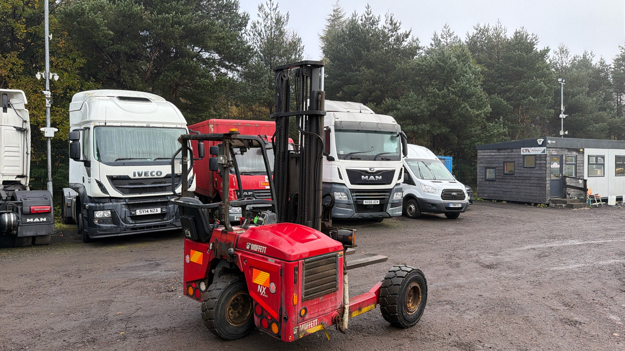 MOFFETT M4 20.3 - Мобильный вилочный погрузчик: фото 3 MOFFETT M4 20.3 - Мобильный вилочный погрузчик: фото 3