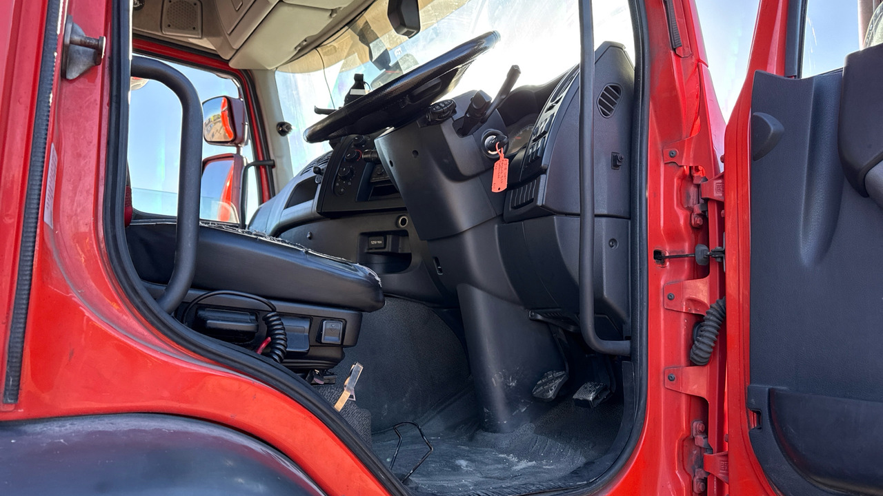 RENAULT D 26 - Тентованный грузовик: фото 5 RENAULT D 26 - Тентованный грузовик: фото 5