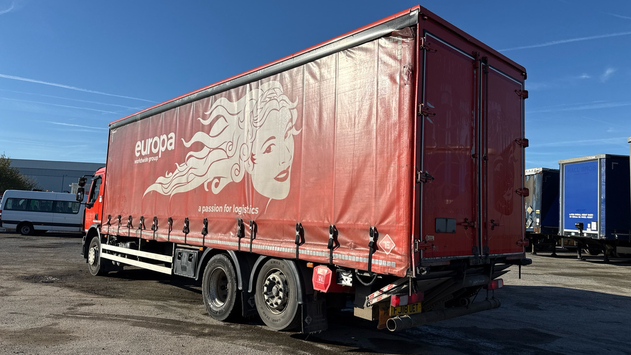 RENAULT D 26 - Тентованный грузовик: фото 3 RENAULT D 26 - Тентованный грузовик: фото 3