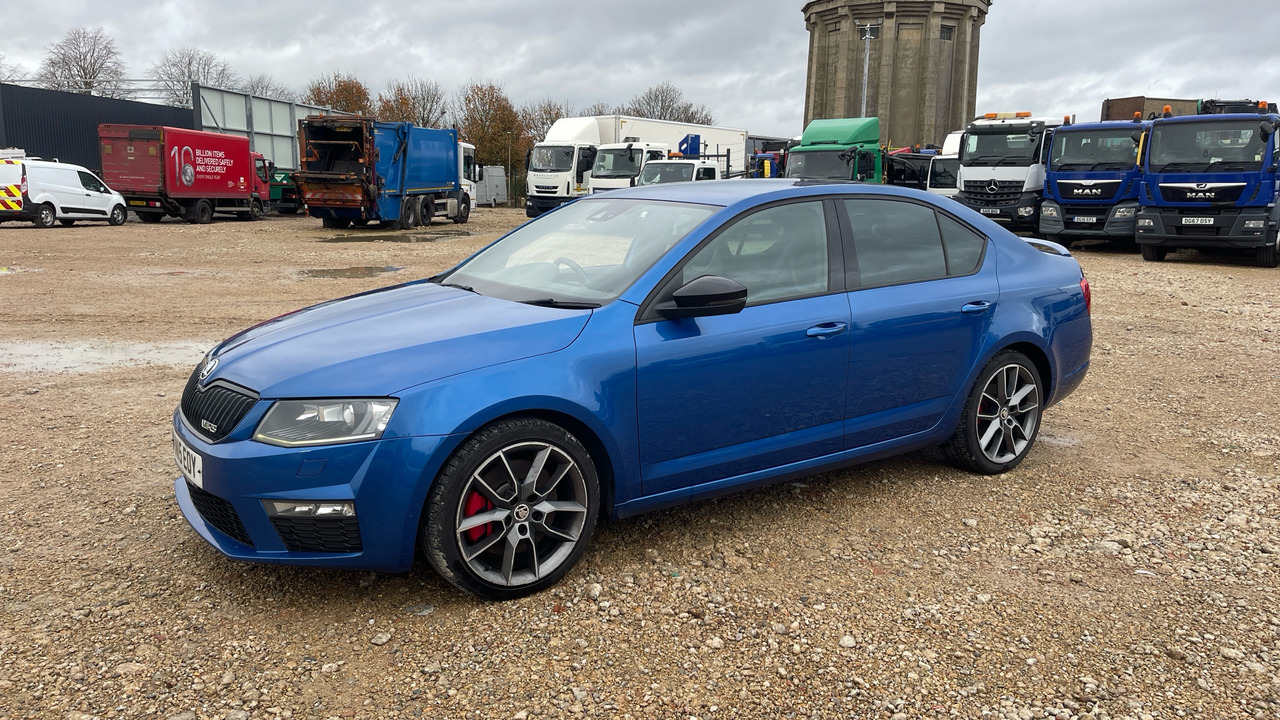 SKODA OCTAVIA 2.0 TDI - Хэтчбек: фото 2 SKODA OCTAVIA 2.0 TDI - Хэтчбек: фото 2