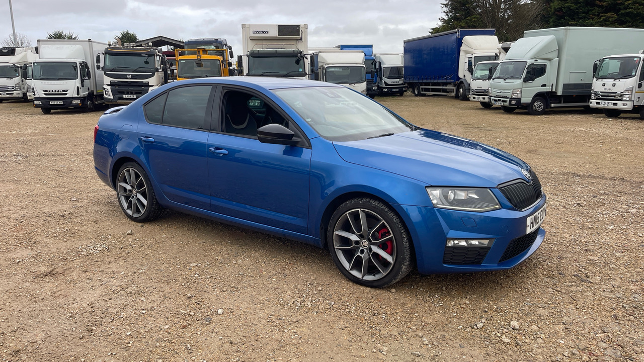 SKODA OCTAVIA 2.0 TDI - Хэтчбек: фото 1 SKODA OCTAVIA 2.0 TDI - Хэтчбек: фото 1