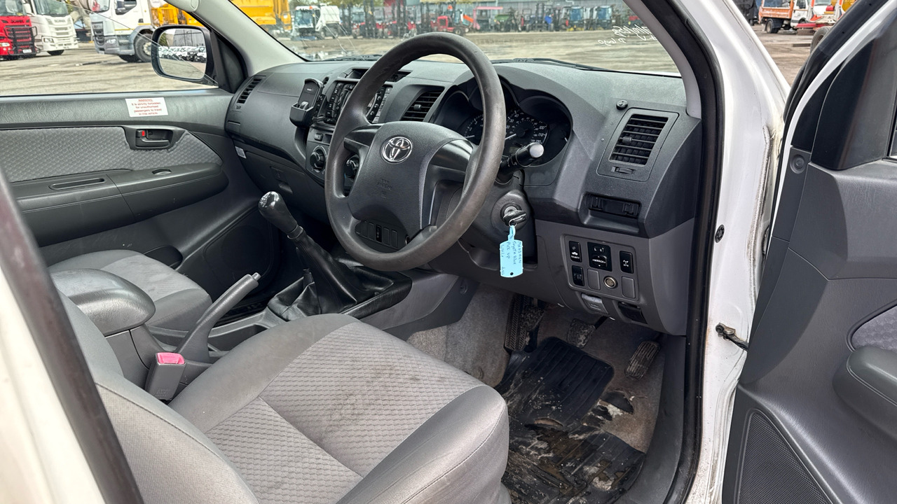 TOYOTA HILUX  2.5 D-4D 144PS - Пикап, Грузопассажирский фургон: фото 5 TOYOTA HILUX  2.5 D-4D 144PS - Пикап, Грузопассажирский фургон: фото 5