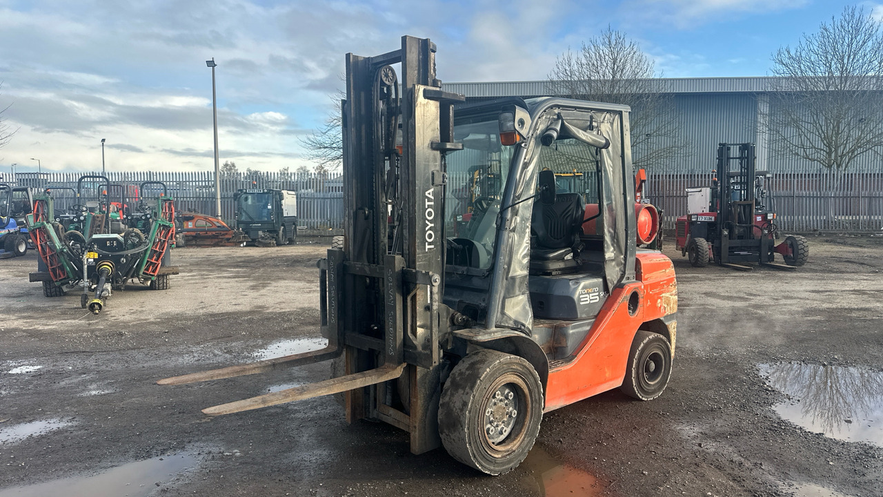 TOYOTA TONERO 35 - Газовый погрузчик: фото 2 TOYOTA TONERO 35 - Газовый погрузчик: фото 2