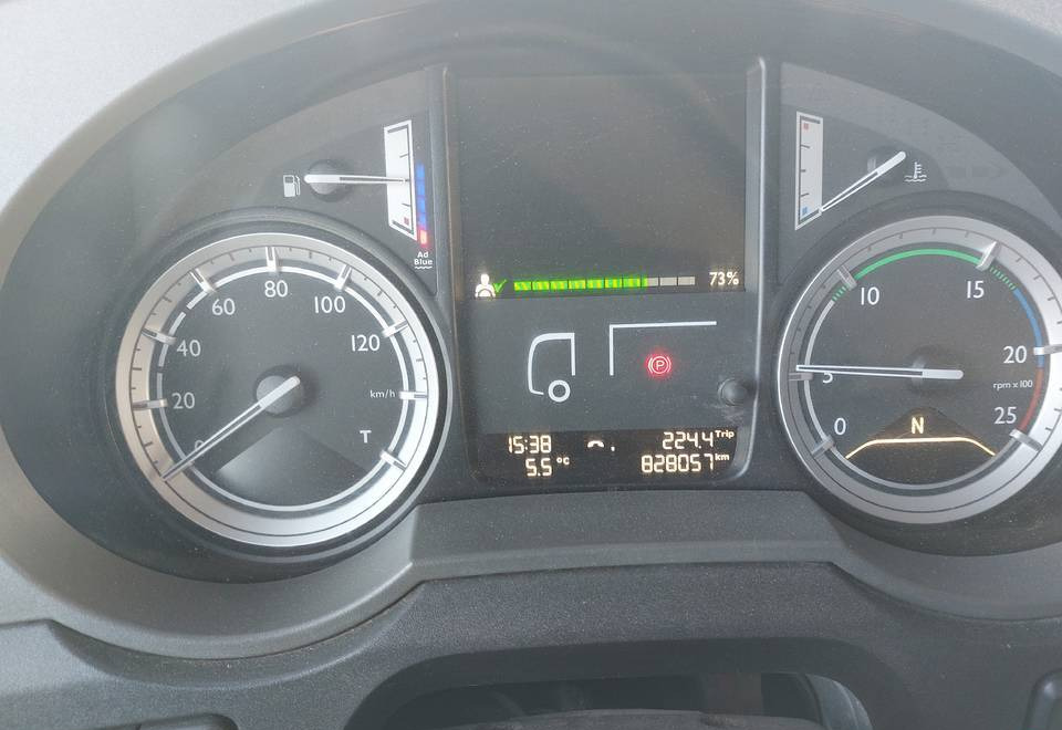 DAF XF 106 BDF JUMBO - Тентованный грузовик: фото 4 DAF XF 106 BDF JUMBO - Тентованный грузовик: фото 4