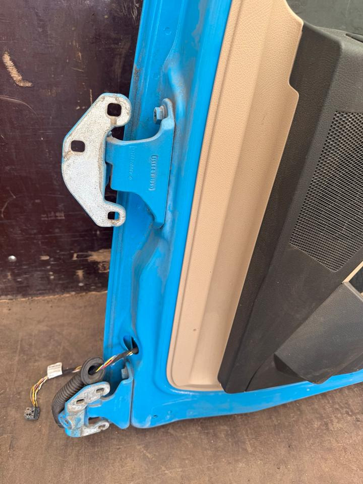 Actros MP4 Beifahrertür Blau, Spiegel Innenverkleidung LN 43 - Дверь и запчасти для Грузовиков: фото 3 Actros MP4 Beifahrertür Blau, Spiegel Innenverkleidung LN 43 - Дверь и запчасти для Грузовиков: фото 3