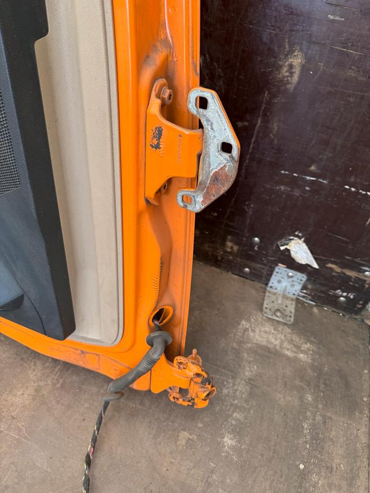 Actros MP4 Fahrertür Orange, Spiegel, Innenverkleidung LN 39 - Дверь и запчасти для Грузовиков: фото 3 Actros MP4 Fahrertür Orange, Spiegel, Innenverkleidung LN 39 - Дверь и запчасти для Грузовиков: фото 3