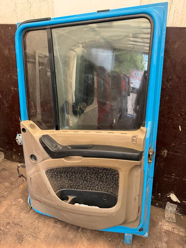 DAF XF 105,460 Beifahrertür Blau Spiegel Innenverkleidung LN 48 - Дверь и запчасти для Грузовиков: фото 2 DAF XF 105,460 Beifahrertür Blau Spiegel Innenverkleidung LN 48 - Дверь и запчасти для Грузовиков: фото 2
