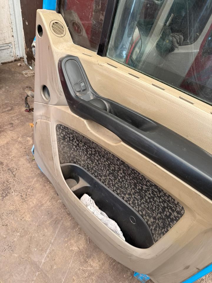 DAF XF 105,460 Beifahrertür Blau Spiegel Innenverkleidung LN 48 - Дверь и запчасти для Грузовиков: фото 3 DAF XF 105,460 Beifahrertür Blau Spiegel Innenverkleidung LN 48 - Дверь и запчасти для Грузовиков: фото 3