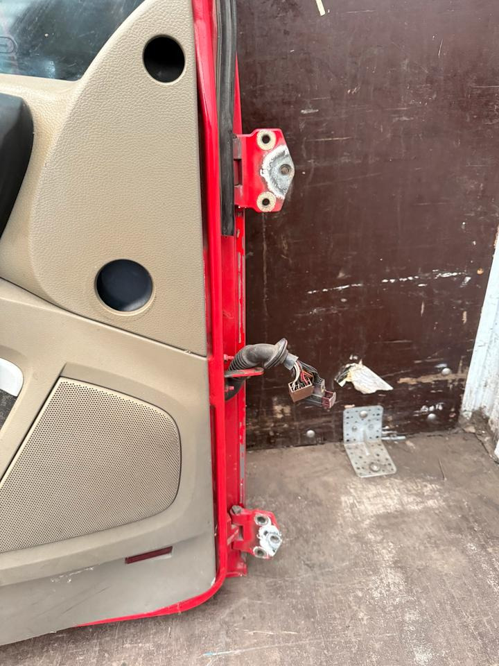 DAF XF 105,460 Fahrertür Rot Spiegel Innenverkleidung LN 47 - Дверь и запчасти для Грузовиков: фото 3 DAF XF 105,460 Fahrertür Rot Spiegel Innenverkleidung LN 47 - Дверь и запчасти для Грузовиков: фото 3