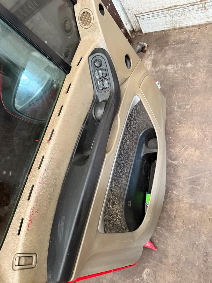 DAF XF 105,460 Fahrertür Rot Spiegel Innenverkleidung LN 47 - Дверь и запчасти для Грузовиков: фото 4 DAF XF 105,460 Fahrertür Rot Spiegel Innenverkleidung LN 47 - Дверь и запчасти для Грузовиков: фото 4