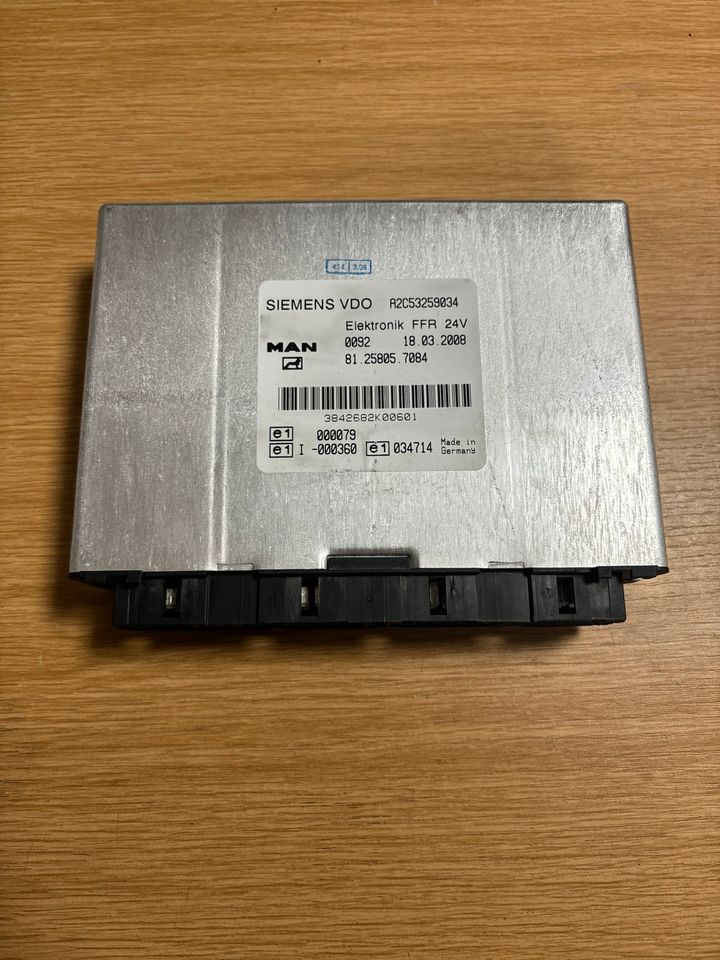 MAN SIEMENS VDO ELEKTRONIK FFR Steuergerät 81258057084 - Блок управления для Грузовиков: фото 1 MAN SIEMENS VDO ELEKTRONIK FFR Steuergerät 81258057084 - Блок управления для Грузовиков: фото 1
