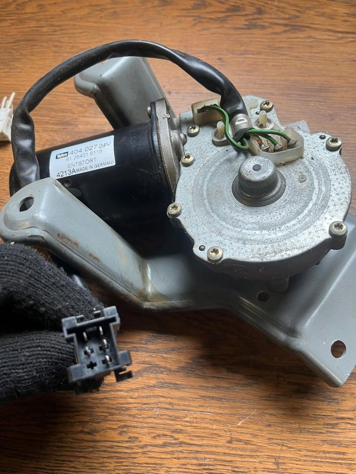 MAN Scheibenwischermotor Valeo 404.027 24V 81264016118 - Щетка стеклоочистителя для Грузовиков: фото 3 MAN Scheibenwischermotor Valeo 404.027 24V 81264016118 - Щетка стеклоочистителя для Грузовиков: фото 3