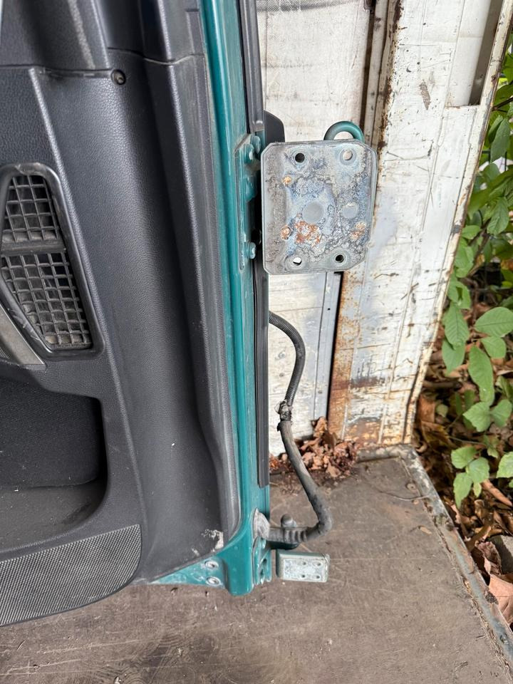 MAN TGX Fahrertür Grün mit Spiegel Innenverkleidung LN 83 - Дверь и запчасти для Грузовиков: фото 3 MAN TGX Fahrertür Grün mit Spiegel Innenverkleidung LN 83 - Дверь и запчасти для Грузовиков: фото 3