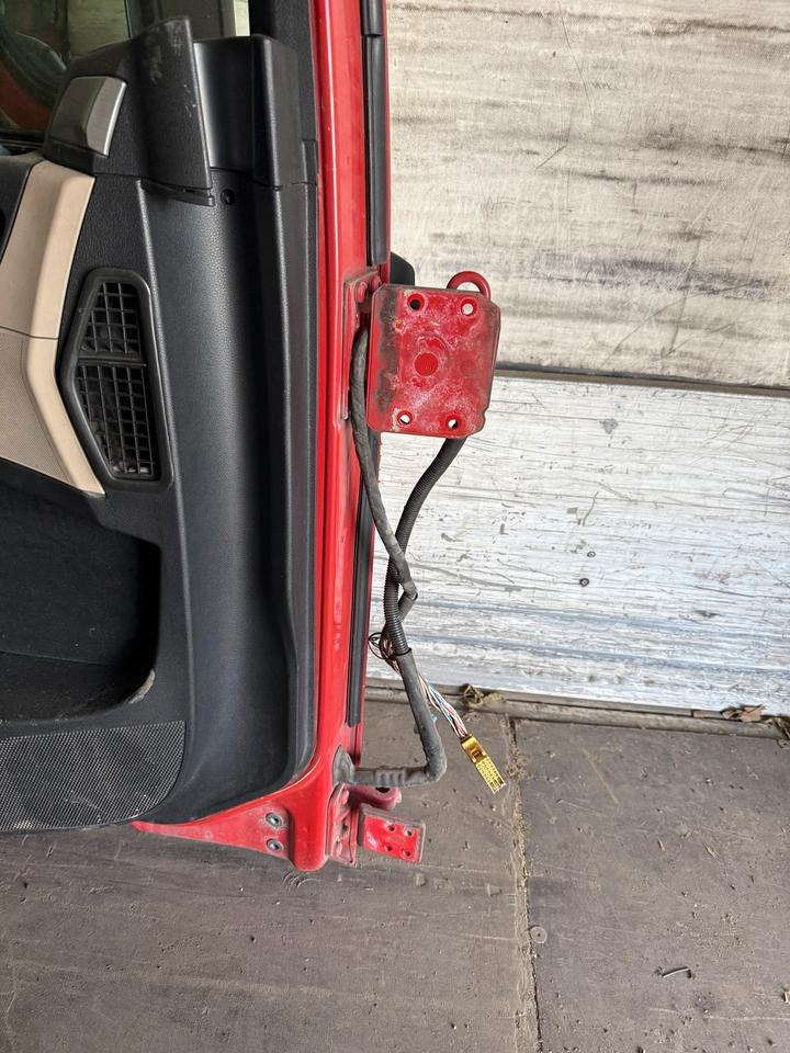 MAN TGX Fahrertür Rot Spiegel Innenverkleidung LN 63 - Дверь и запчасти для Грузовиков: фото 3 MAN TGX Fahrertür Rot Spiegel Innenverkleidung LN 63 - Дверь и запчасти для Грузовиков: фото 3