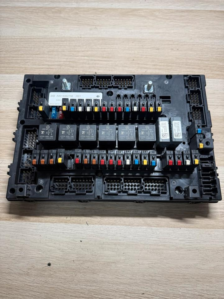 Mercedes Actros MP4 SAM Cabin Sicherungskasten A0014462758 - Предохранитель: фото 2 Mercedes Actros MP4 SAM Cabin Sicherungskasten A0014462758 - Предохранитель: фото 2