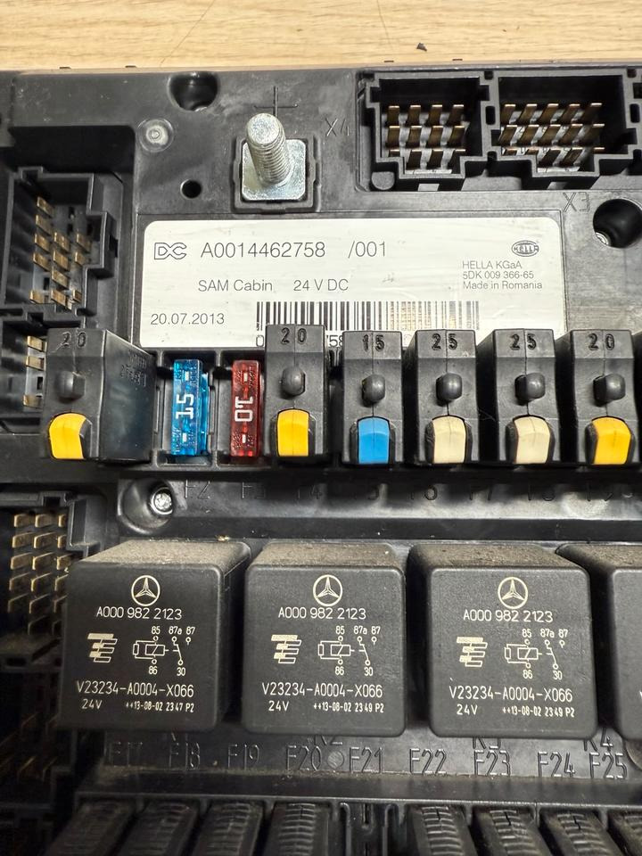 Mercedes Actros MP4 SAM Cabin Sicherungskasten A0014462758 - Предохранитель: фото 3 Mercedes Actros MP4 SAM Cabin Sicherungskasten A0014462758 - Предохранитель: фото 3