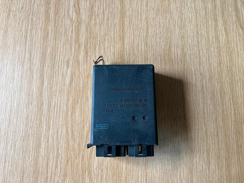 Mercedes VDO Funkfernbedienung Steuergerät A 000 446 00 18 - Блок управления для Грузовиков: фото 1 Mercedes VDO Funkfernbedienung Steuergerät A 000 446 00 18 - Блок управления для Грузовиков: фото 1
