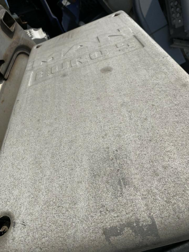 MAN TGX Schalldämpfer Auspuff EURO 5: 81 15103 0039 - Запчасти: фото 4 MAN TGX Schalldämpfer Auspuff EURO 5: 81 15103 0039 - Запчасти: фото 4