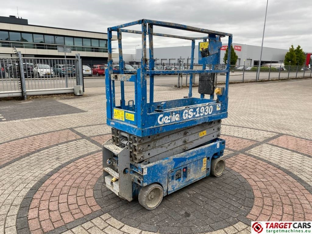 Genie GS-1932 Electric Scissor Work Lift 779cm - Ножничный подъемник: фото 2 Genie GS-1932 Electric Scissor Work Lift 779cm - Ножничный подъемник: фото 2