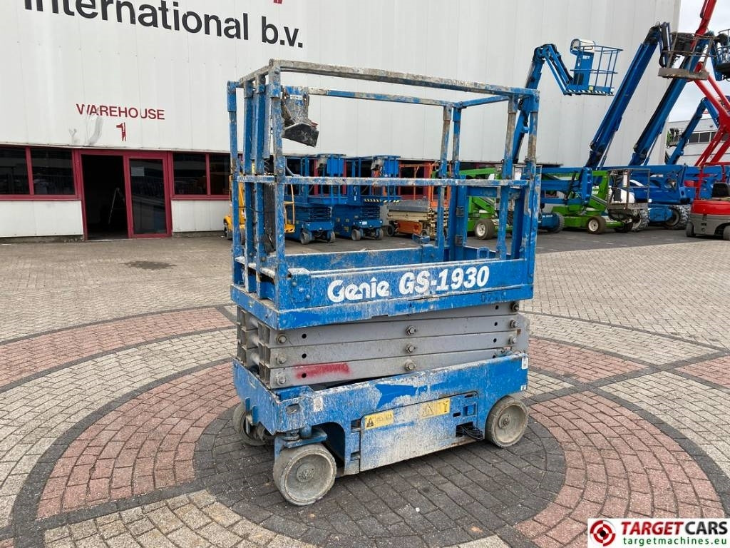 Genie GS-1932 Electric Scissor Work Lift 779cm - Ножничный подъемник: фото 1 Genie GS-1932 Electric Scissor Work Lift 779cm - Ножничный подъемник: фото 1