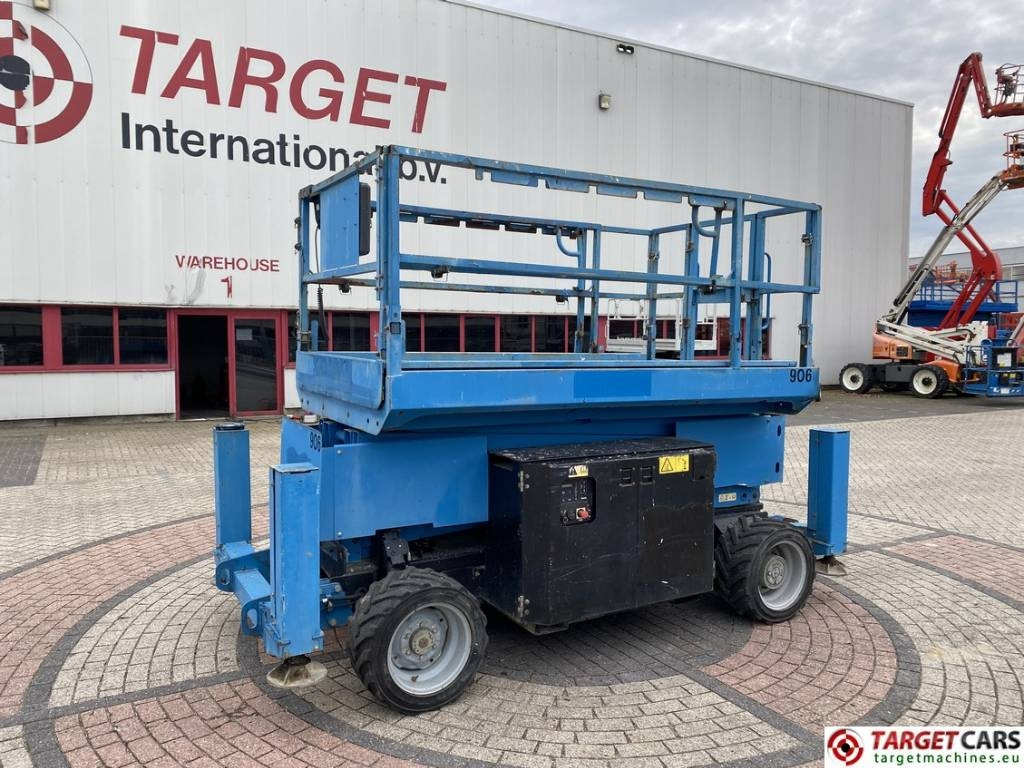 Genie GS-3369RT Diesel 4x4 Scissor Work Lift 1196cm - Ножничный подъемник: фото 1 Genie GS-3369RT Diesel 4x4 Scissor Work Lift 1196cm - Ножничный подъемник: фото 1