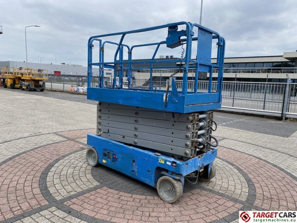 Genie GS-4047 Electric 4047 Scissor Work Lift 1389cm - Ножничный подъемник: фото 2 Genie GS-4047 Electric 4047 Scissor Work Lift 1389cm - Ножничный подъемник: фото 2