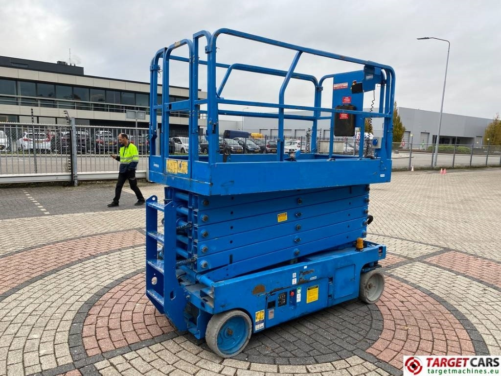 Genie GS-4047 Electric Scissor Work Lift 1389cm - Ножничный подъемник: фото 3 Genie GS-4047 Electric Scissor Work Lift 1389cm - Ножничный подъемник: фото 3