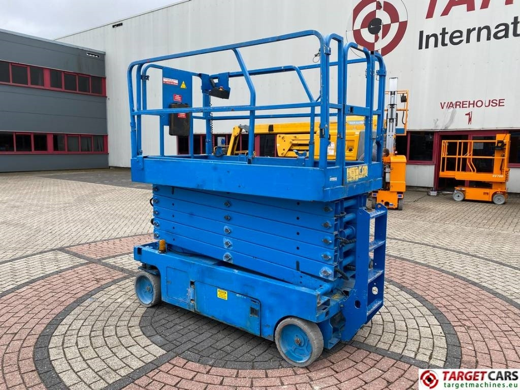 Genie GS-4047 Electric Scissor Work Lift 1389cm - Ножничный подъемник: фото 4 Genie GS-4047 Electric Scissor Work Lift 1389cm - Ножничный подъемник: фото 4