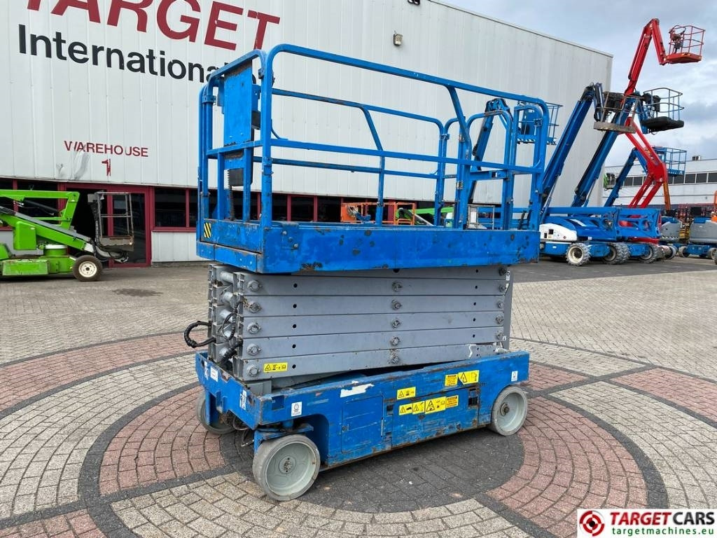 Genie GS-4047 Electric Scissor Work Lift 1389cm - Ножничный подъемник: фото 1 Genie GS-4047 Electric Scissor Work Lift 1389cm - Ножничный подъемник: фото 1