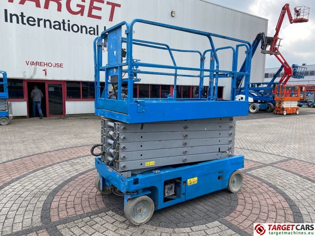 Genie GS-4047 Electric Scissor Work Lift 1389cm - Ножничный подъемник: фото 1 Genie GS-4047 Electric Scissor Work Lift 1389cm - Ножничный подъемник: фото 1