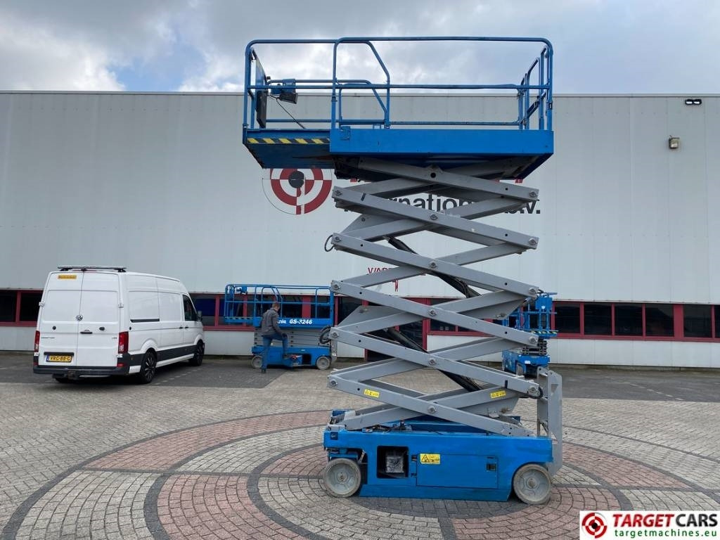 Genie GS-4047 Electric Scissor Work Lift 1389cm - Ножничный подъемник: фото 5 Genie GS-4047 Electric Scissor Work Lift 1389cm - Ножничный подъемник: фото 5