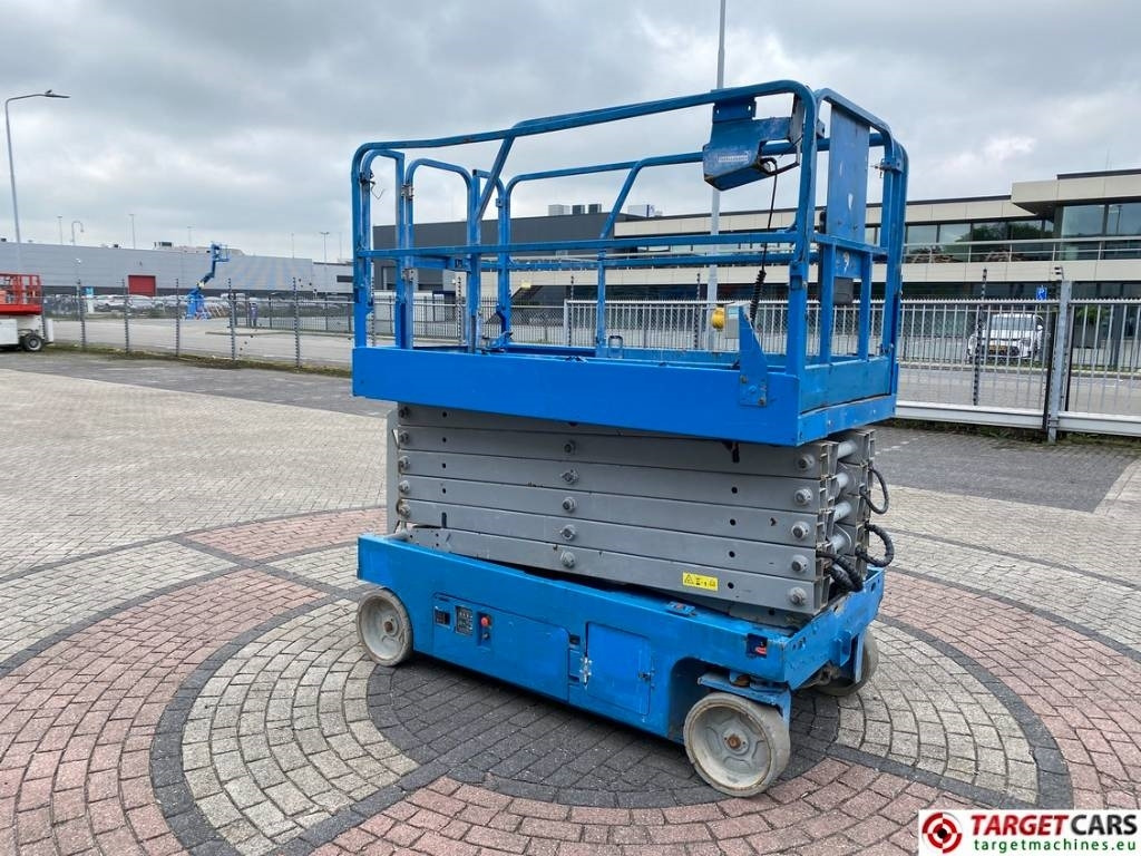 Genie GS-4047 Electric Scissor Work Lift 1389cm - Ножничный подъемник: фото 2 Genie GS-4047 Electric Scissor Work Lift 1389cm - Ножничный подъемник: фото 2