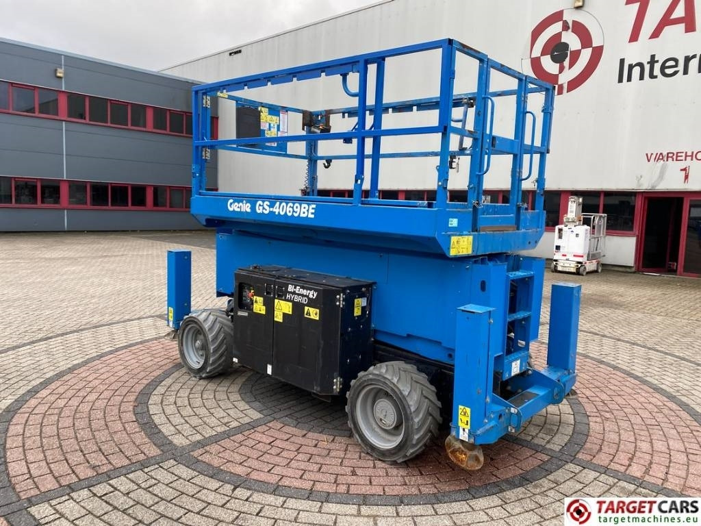Genie GS-4069BE HyBrid Scissor Work Lift 1412cm - Ножничный подъемник: фото 4 Genie GS-4069BE HyBrid Scissor Work Lift 1412cm - Ножничный подъемник: фото 4
