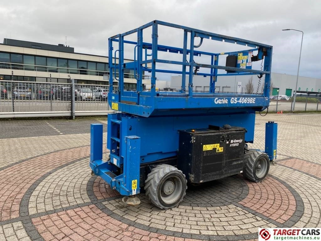 Genie GS-4069BE HyBrid Scissor Work Lift 1412cm - Ножничный подъемник: фото 3 Genie GS-4069BE HyBrid Scissor Work Lift 1412cm - Ножничный подъемник: фото 3