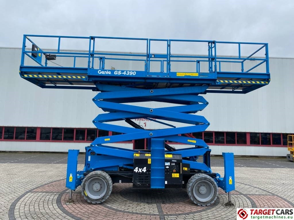 Genie GS-4390 RT LPG 4x4 Scissor Work Lift 1511cm - Ножничный подъемник: фото 5 Genie GS-4390 RT LPG 4x4 Scissor Work Lift 1511cm - Ножничный подъемник: фото 5