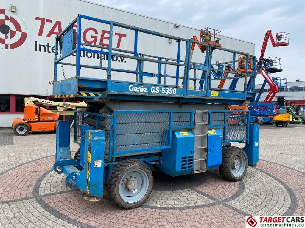 Genie GS-5390RT Diesel 4x4 Scissor Work Lift 1815cm - Ножничный подъемник: фото 1 Genie GS-5390RT Diesel 4x4 Scissor Work Lift 1815cm - Ножничный подъемник: фото 1