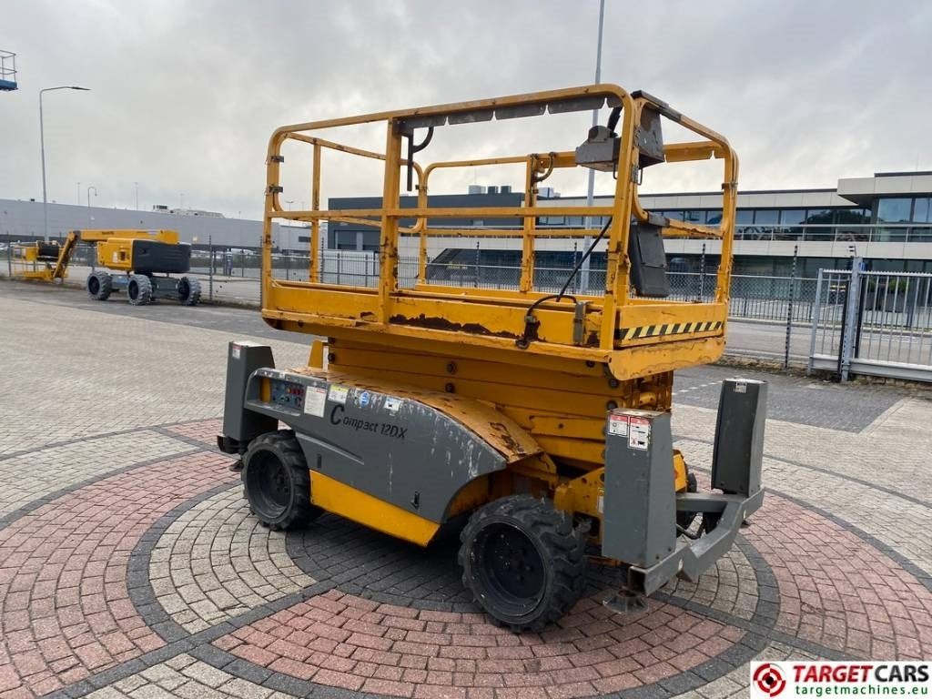 Haulotte Compact 12DX Diesel 4x4 Scissor Work Lift 1206cm  - Ножничный подъемник: фото 2 Haulotte Compact 12DX Diesel 4x4 Scissor Work Lift 1206cm  - Ножничный подъемник: фото 2