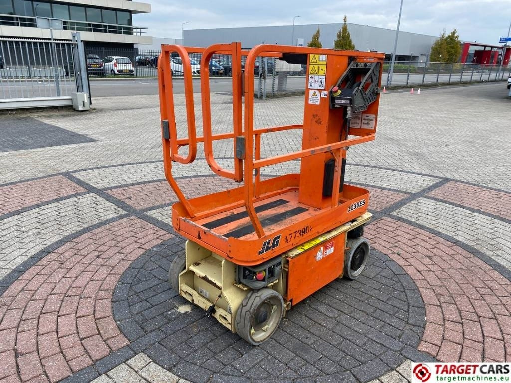 JLG 1230ES Electric Vertical Mast Work Lift 566cm  - Вертикальный мачтовый подъемник: фото 3 JLG 1230ES Electric Vertical Mast Work Lift 566cm  - Вертикальный мачтовый подъемник: фото 3