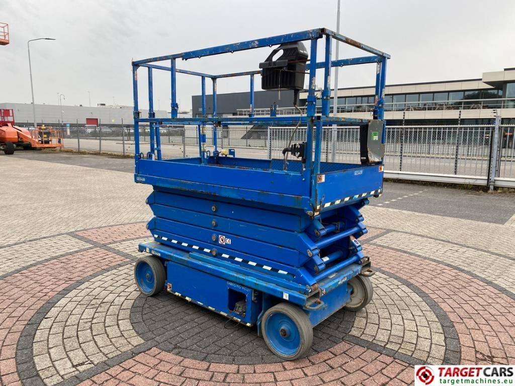 SkyJack SJ4732 Electric 4732 Scissor Work Lift 1165cm - Ножничный подъемник: фото 2 SkyJack SJ4732 Electric 4732 Scissor Work Lift 1165cm - Ножничный подъемник: фото 2