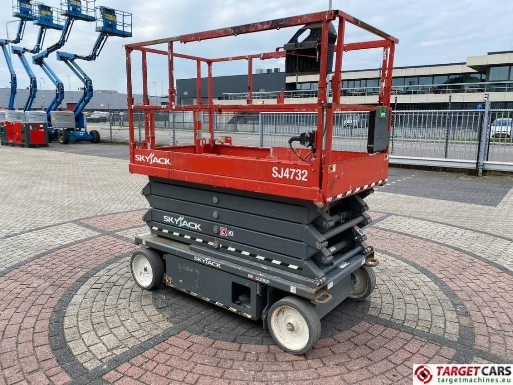 SkyJack SJ4732 Electric 4732 Scissor Work Lift 1165cm - Ножничный подъемник: фото 2 SkyJack SJ4732 Electric 4732 Scissor Work Lift 1165cm - Ножничный подъемник: фото 2